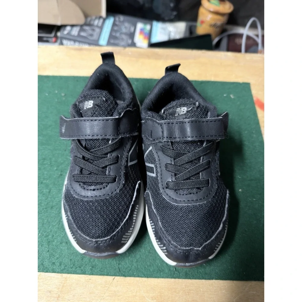 New Balance Kids‎ Black Hook Loop Sneakers Toddler Running Shoes Size 7.5